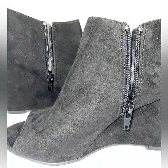 maurices | Tonnie Black Open Toe Zip Up Ankle Wedge With Elastic Opening On Side - Picture 3 of 10